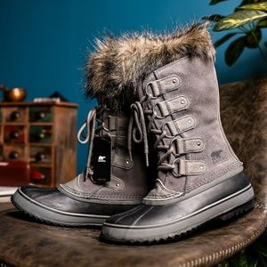 Size 10 Joan of Arctic/ waterproof boots  BRAND NEW  Tags are still on